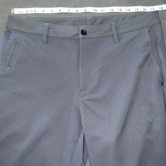 Vuori Men’s Cascade Tech Chino Pants 34x 30 Charcoal - Picture 4 of 4